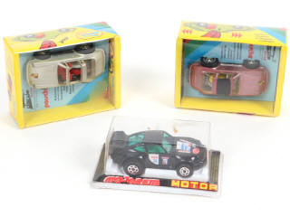 Lot 83 - DIVERS (3)