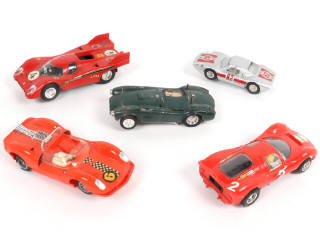 Lot 39 - DIVERS (5)