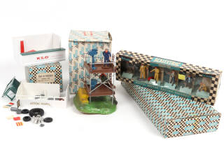 Lot 48 - SCALEXTRIC (FRANCE) (4)