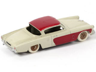 Lot 402 - DINKY TOYS (FRANCE) (1)