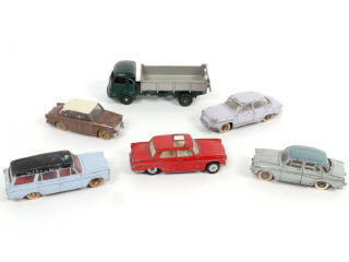 Lot 438 - DINKY TOYS (FRANCE) (6)