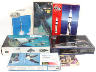 Lot 22 - DIVERS (8)