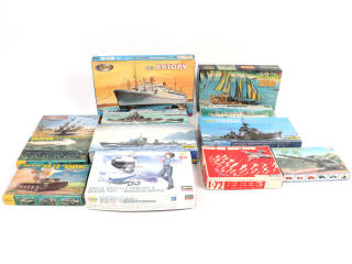 Lot 33 - DIVERS (12)