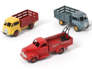 Lot 435 - DINKY TOYS (FRANCE) (3)