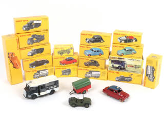 Lot 460 - DINKY TOYS (FRANCE) (21)