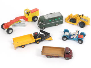 Lot 406 - DINKY TOYS (GB) (6)