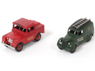 Lot 359 - DINKY TOYS (GB) (2)