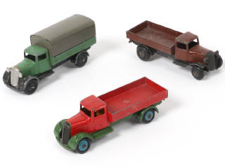 Lot 387 - DINKY TOYS (GB) (3)