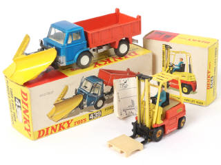 Lot 375 - DINKY TOYS (GB) (2)
