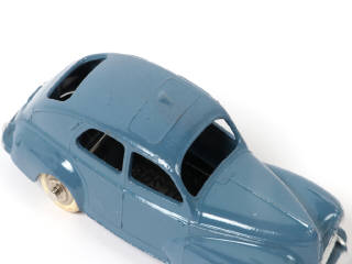 Lot 243 - DINKY TOYS (FRANCE) (1)