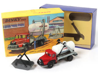 Lot 343 - DINKY TOYS (FRANCE) (1)