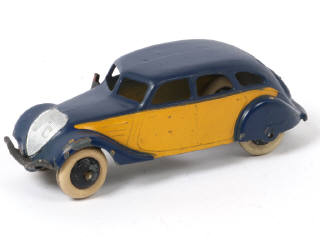 Lot 228 - DINKY TOYS (FRANCE) (1)