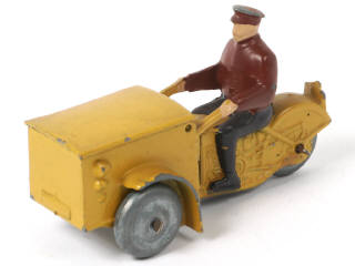 Lot 226 - DINKY TOYS (FRANCE) (1)