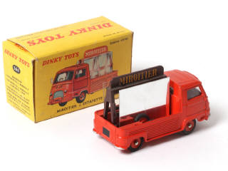 Lot 328 - DINKY TOYS (FRANCE) (1)