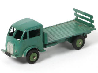 Lot 298 - DINKY TOYS (FRANCE) (1)
