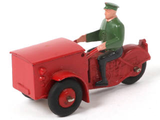 Lot 224 - DINKY TOYS (FRANCE) (1)