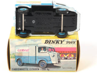 Lot 325 - DINKY TOYS (FRANCE) (1)