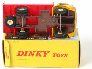 Lot 335 - DINKY TOYS (FRANCE) (1)