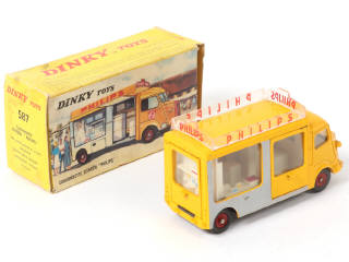 Lot 334 - DINKY TOYS (FRANCE) (1)