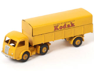 Lot 320 - DINKY TOYS (FRANCE) (1)