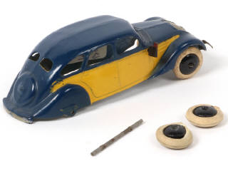 Lot 227 - DINKY TOYS (FRANCE) (1)