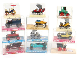 Lot 141 - DIVERS (12)