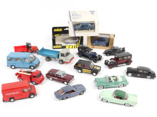 Lot 190 - DIVERS (17)