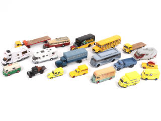 Lot 203 - DIVERS (19)