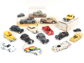 Lot 193 - DIVERS (17)