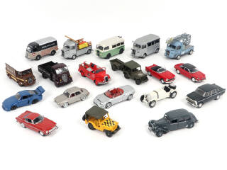 Lot 205 - DIVERS (19)