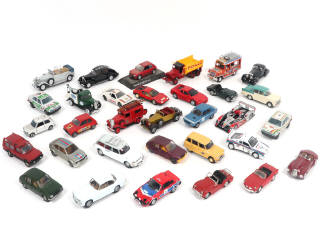 Lot 230 - DIVERS (32)