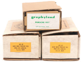 Lot 25 - DIVERS (3)
