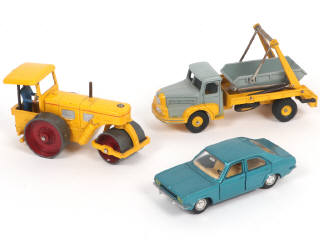 Lot 373 - DINKY TOYS (FRANCE) (3)