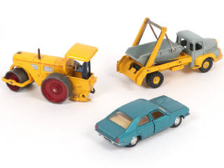 Lot 373 - DINKY TOYS (FRANCE) (3)