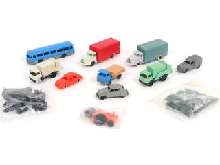 Lot 77 - DIVERS (12)