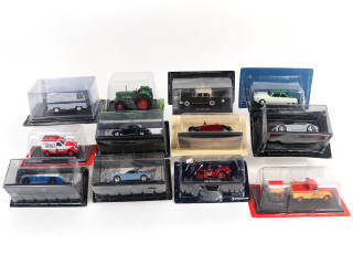 Lot 128 - DIVERS (12)