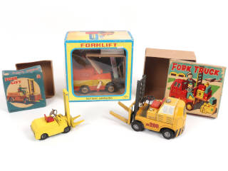 Lot 70 - DIVERS (3)