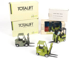 Lot 110 - DIVERS (7)