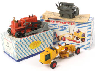Lot 414 - DINKY TOYS (FRANCE) (3)