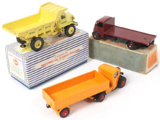 Lot 372 - DINKY TOYS (GB) (3)