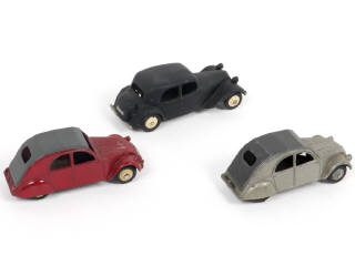 Lot 412 - DINKY TOYS (FRANCE) (3)