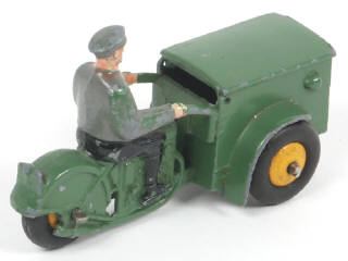 Lot 394 - DINKY TOYS (FRANCE) (1)