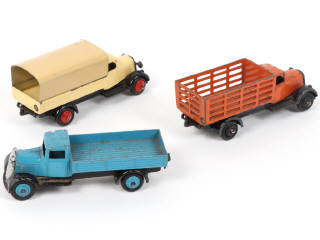 Lot 368 - DINKY TOYS (GB) (3)