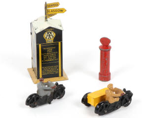 Lot 377 - DINKY TOYS (GB) (4)