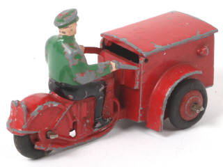 Lot 396 - DINKY TOYS (FRANCE) (1)