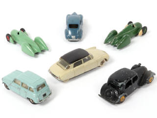 Lot 422 - DINKY TOYS (FRANCE) (6)