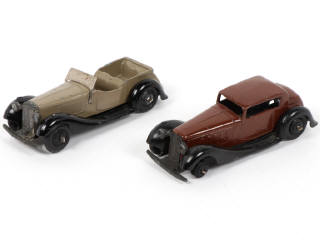 Lot 313 - DINKY TOYS (GB) (2)