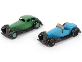 Lot 319 - DINKY TOYS (GB) (2)