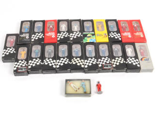 Lot 118 - DIVERS (24)