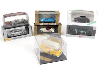 Lot 102 - DIVERS (7)